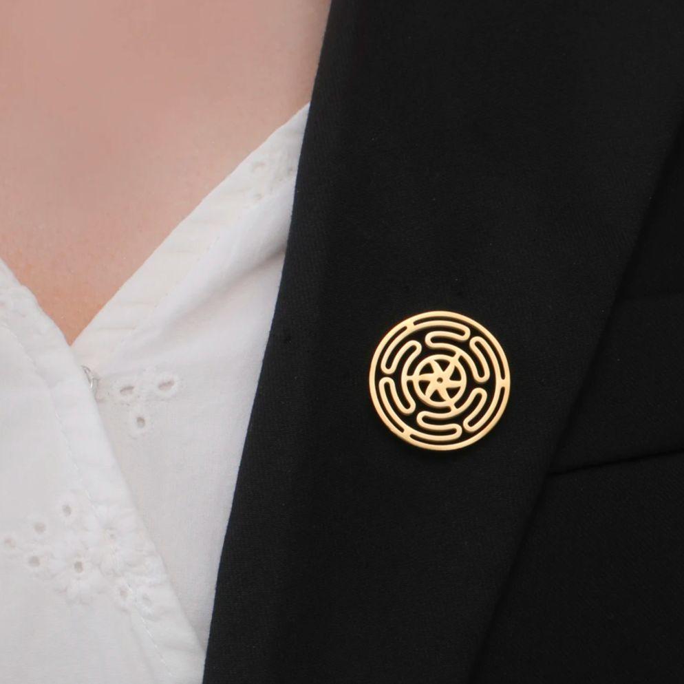 Teamer Wheel Of Hecate Brooch Pins Stainless Steel Symbol Magic Amulet Jewelry Suit Vintage Accessory 2026 New Fashion Gift