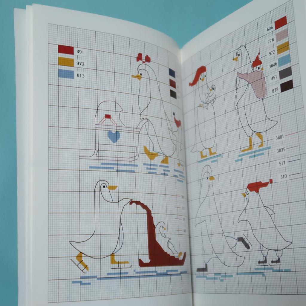 [USED] Foreign book: Mamans and bebes animaux (Cross-stitch pattern book)