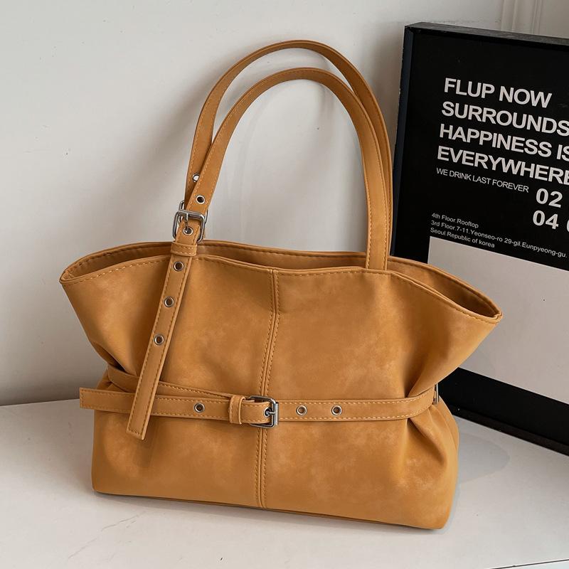 Foreign style large capacity fashion commuting exquisite shoulder armpit bag portable simple and versatile 2025 autumn and winter tote bag