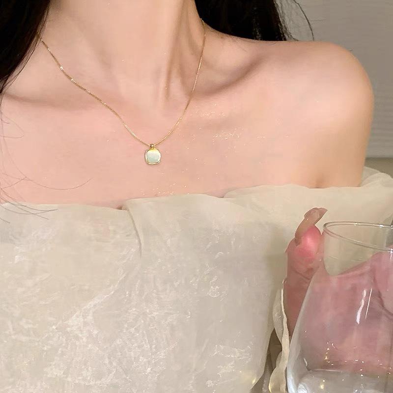 Simple Temperament Golden Beanie Necklace Female