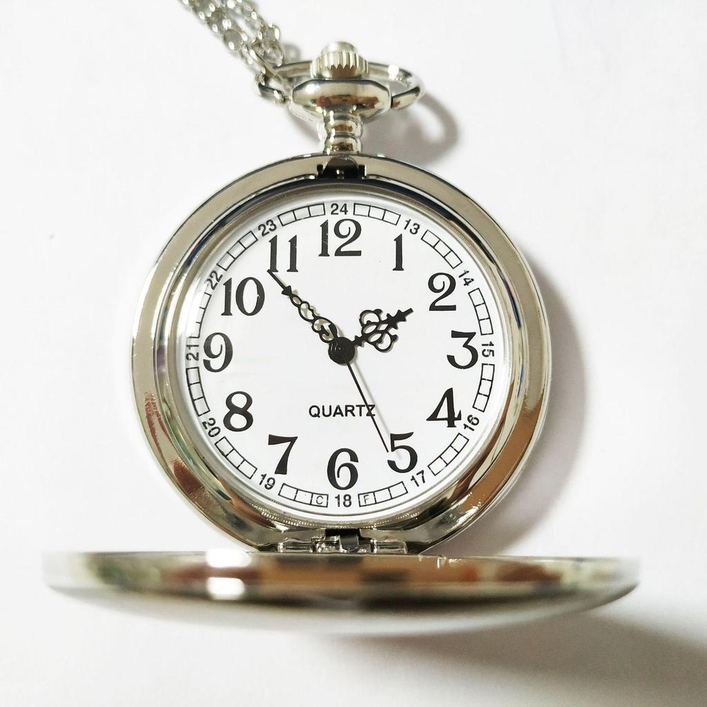 Taschenuhr im antiken Stil aus Wolframstahl mit arabischen Ziffern, poliertes Klappdesign, erhältlich in 4 Farben