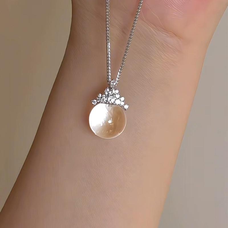 Fresh and Transparent White Crystal Pendant High-end Charms Sparkling Diamond Round Beads Necklace Silver   Gifts
