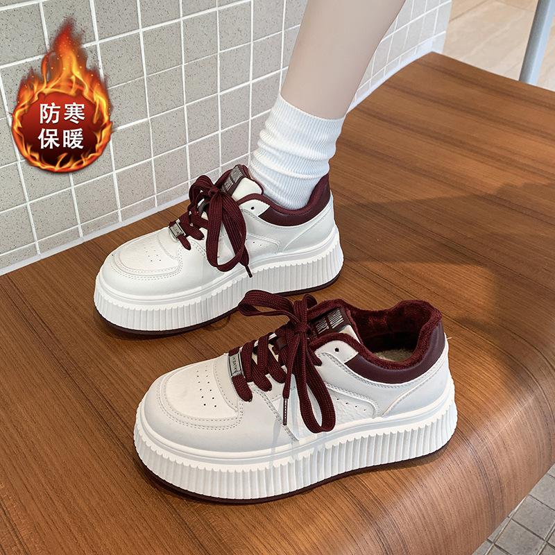 sponge cake thick-soled suction film sole women's shoes little white shoes women's autumn and winter new women's shoes velvet casual versatile boar