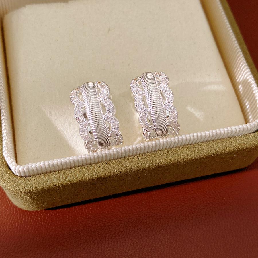 

Round Patterned Lace Hollowed Out Delicate Earrings 1 pair of earrings срібний