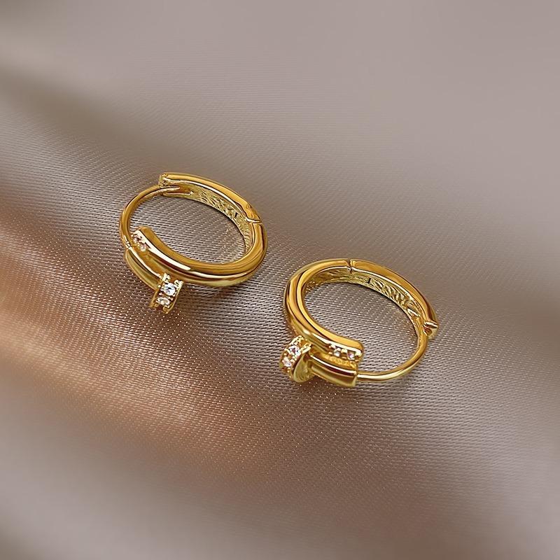 1pair New Women's Earrings With Niche Design Simple Ear Clips Light Luxury Versatile And Stylish Accessories