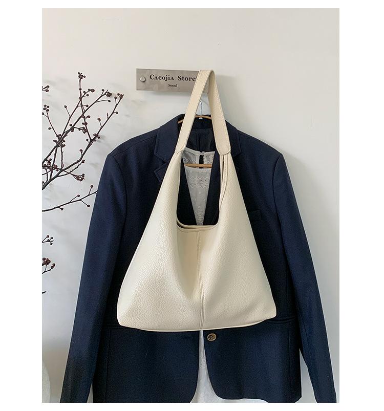 

Large-capacity shoulder bag, new bag, women s casual soft-faced underarm bag, fashionable commuter, retro shoulder bag, mother and child bag. білий