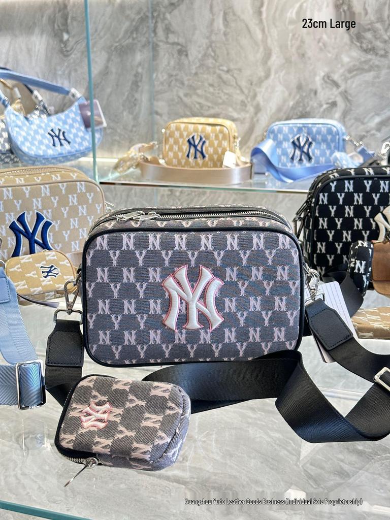 Borsa a tracolla per fotocamera MLB in tela con stampa floreale vintage NY