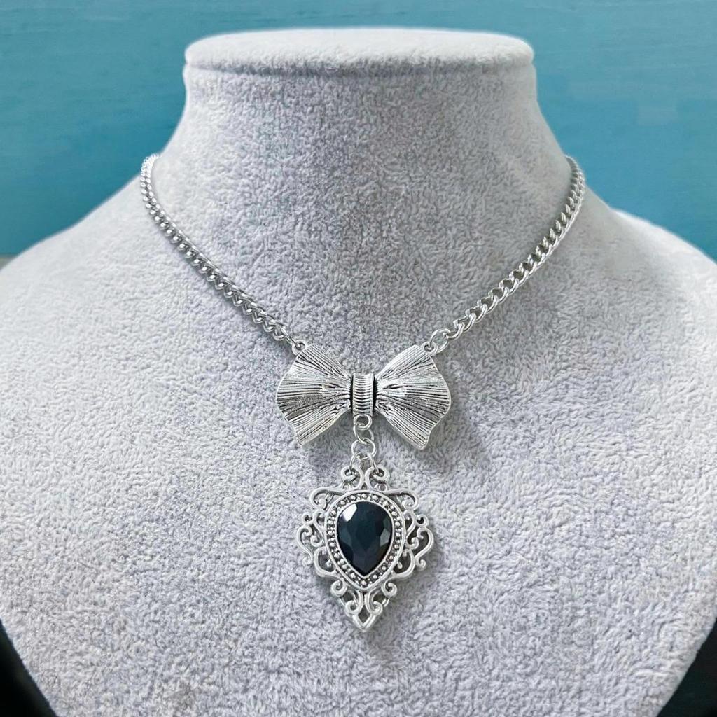 Gothic Victorian Red Water Drop Pendant Necklace