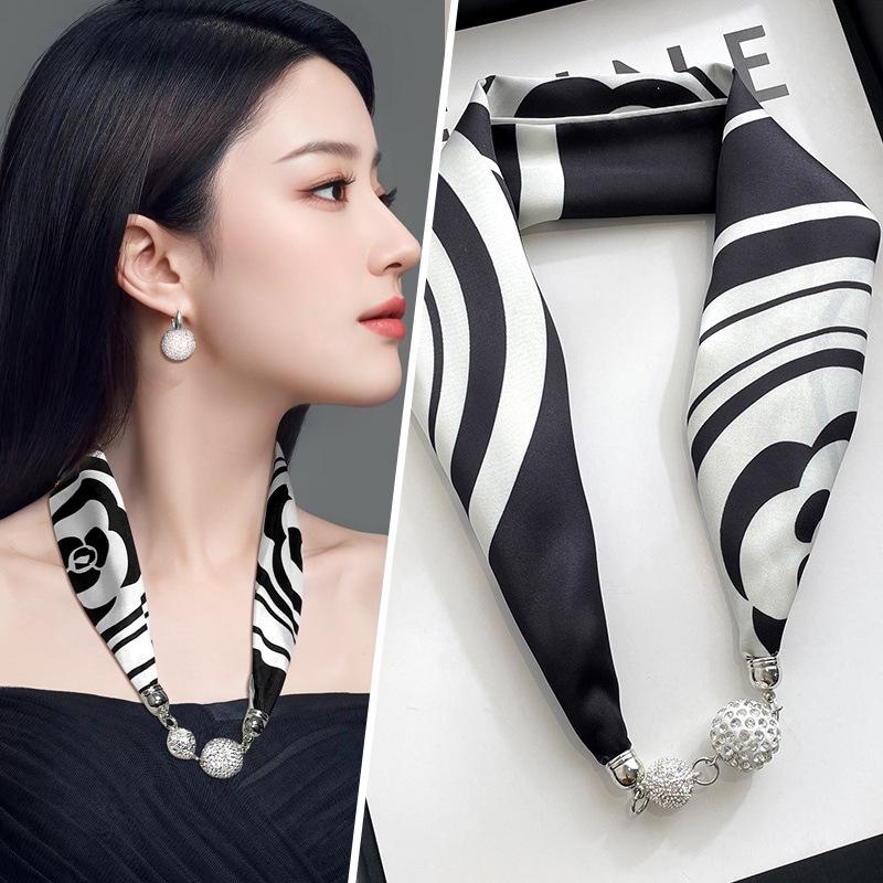 

Женский шелковый шарф с магнитной пряжкой — модная защита шеи на весну, лето и осень 2024 года No Size