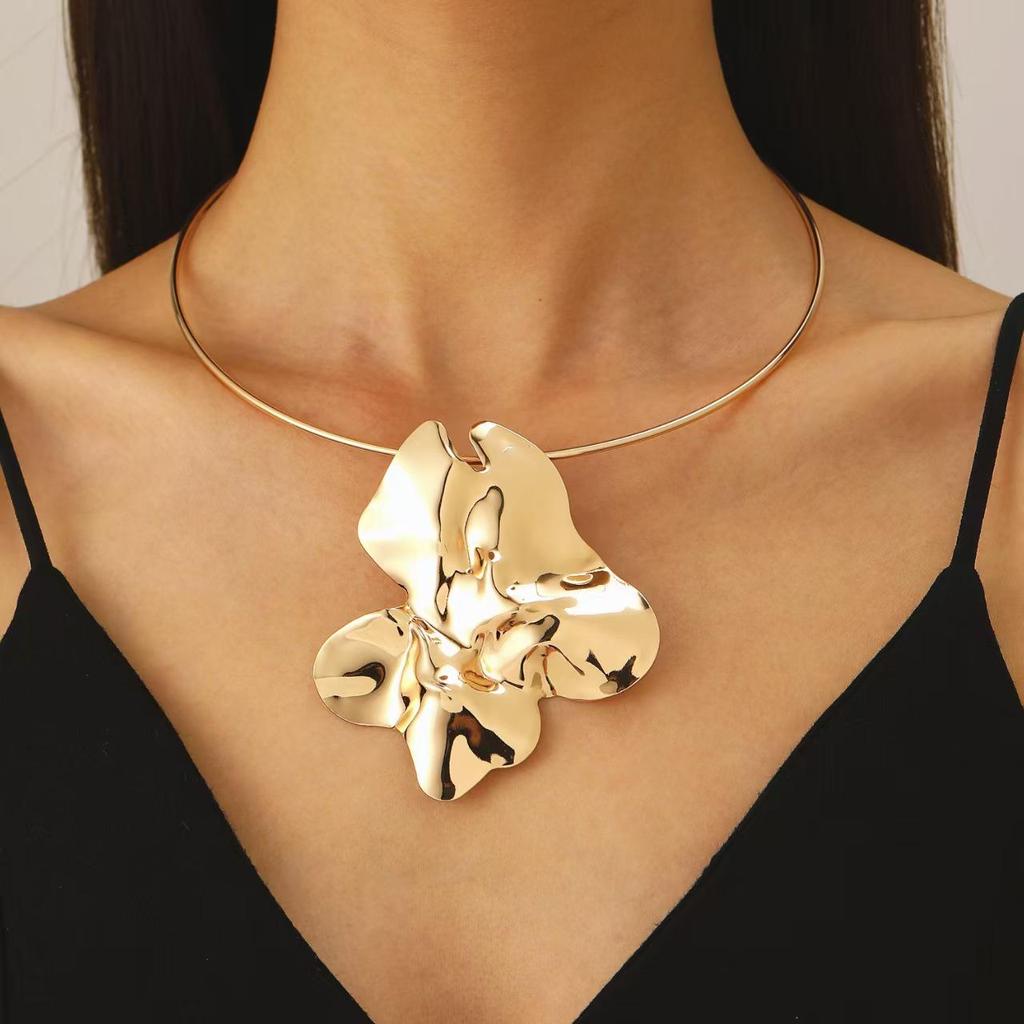 Retro Geometric Pleated Choker & Earring Set with Metal Flower Necklace