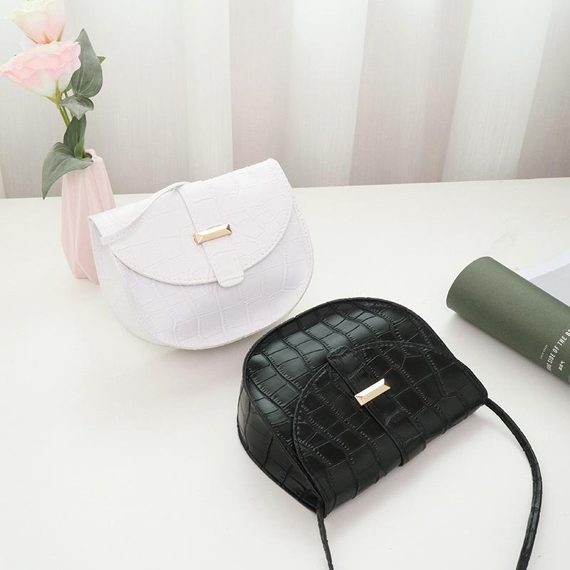 New Fashionable Versatile Shoulder Bag Women's Fresh and Sweet Messenger Bag