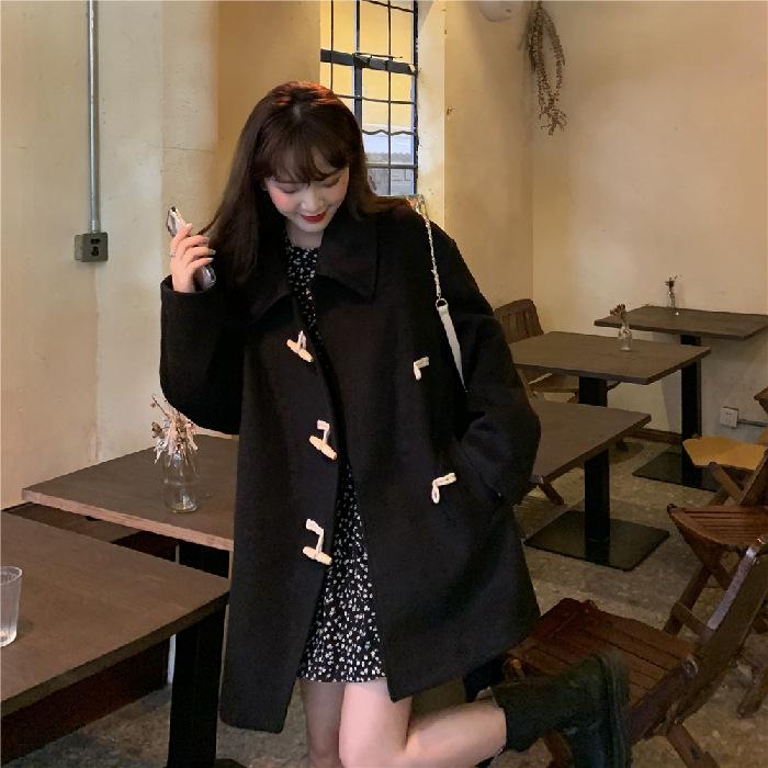 

In-Stock Black Woolen Mid-Length Petite Coat with Horn Buttons - Autumn/Winter Korean Style for Women S чёрный
