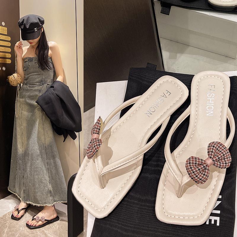 Fairy Style Flip-flops Female Summer Wear Flat-bottomed Seaside Beach Sandals Female Shoes 2025 New Pinch Foot Cool Slippers