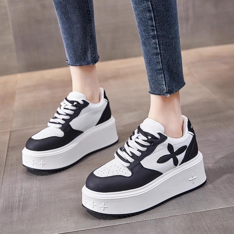 Thick-soled heightening muffin board shoes women's 2025 new spring super-fire versatile little white shoes are not tired of feet sports and leisure