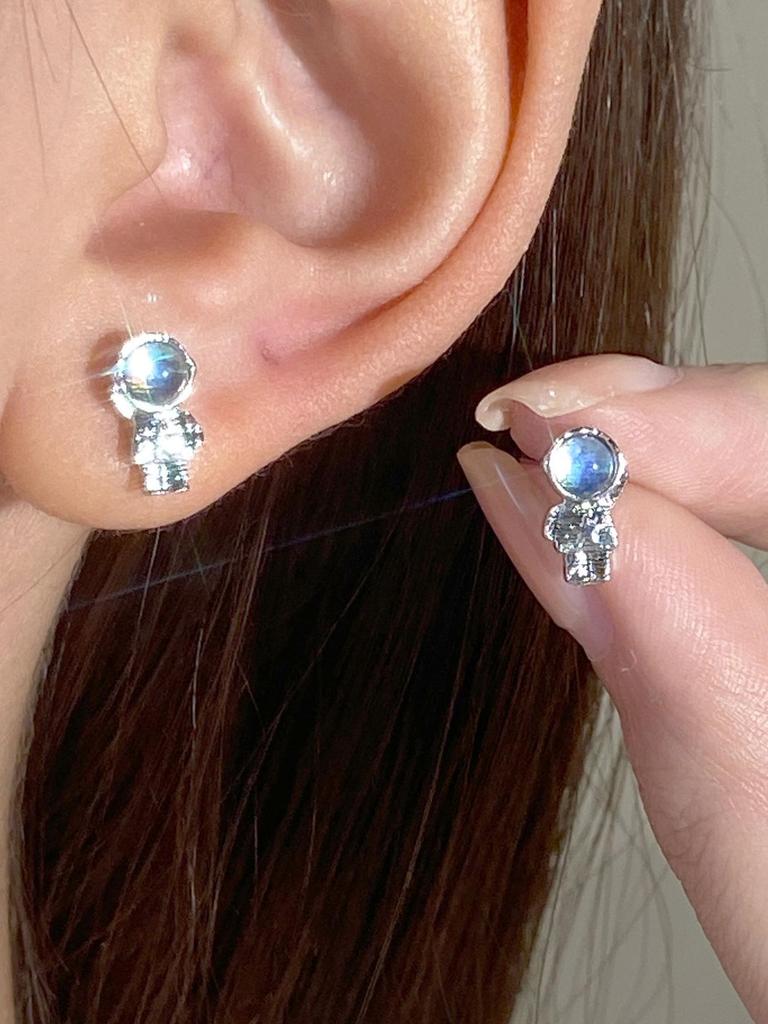 Korean Cute Astronaut Star-Picking Asymmetrical Earrings - Five-Pointed Star Design for Women