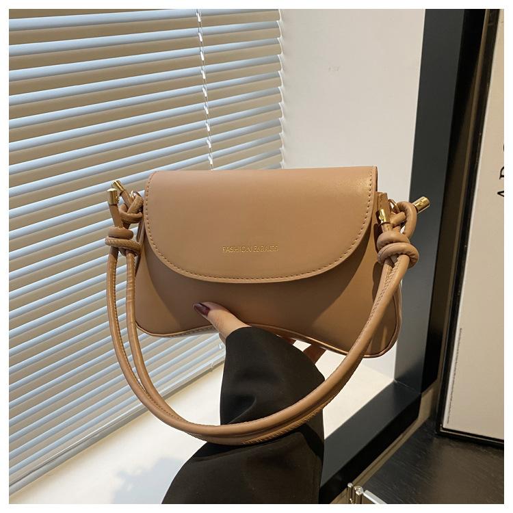 Premium saddle small square bag women's 2025 spring new fashion shoulder bag delivery messenger bag