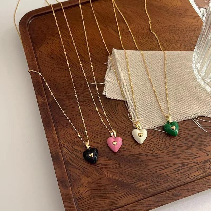 

Elegant Black Heart Enamel Necklace – Women s Versatile Designer Clavicle Chain Choker