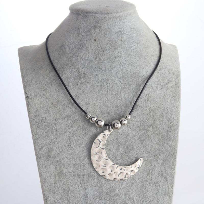 Bohemian Style Necklace Vintage Leaf Moon Pendant Neckchain for Women Girls Beaded Collar Chain PU Cord Party Jewelry