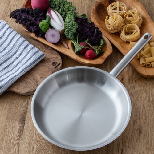 Endo Shoji TKG Frying Pan, 24cm, Outer Diameter x Depth (mm): 260 x 45, Bottom Diameter (mm): 184. Suitable for induction and gas stovetops. Features