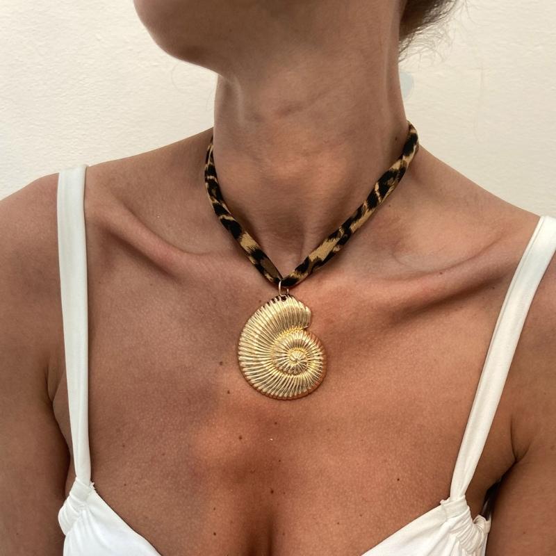 Adjustable Sea Star and Conch Pattern Cotton Cloth Necklace With Alloy Charm for Casual Outfits or Travel Accessories