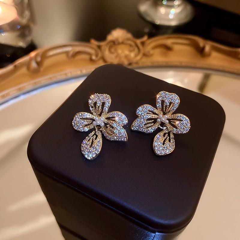 

Versatile temperament Internet celebrity Korean light luxury diamond 1111 new trendy high-end French stud earrings