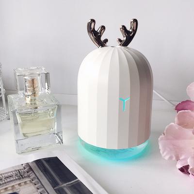 Weißer Hirsch-Luftbefeuchter, Ultraschall-Aromatherapie-Diffusor mit buntem LED-Nachtlicht, Mini-USB-Diffusor für ätherische Öle für das Auto