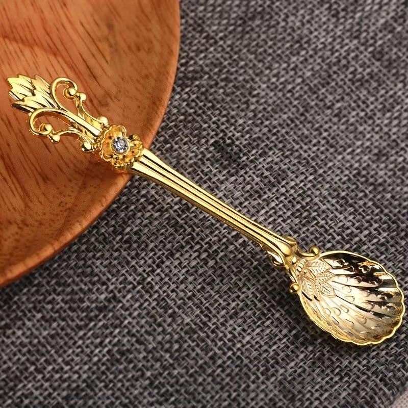 New Vintage Multiple Patterns Alloy Small Spoonfork Mini Royal Style Gold Carved Coffee Snacks Fruit Dessert Spoon Kitchen Tool