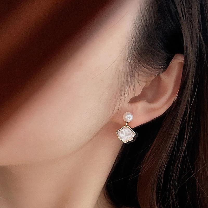 Fashion and Romantic White Fritillaria Earring Light Luxury Elegant Earrings for Women Party Wedding High Quality Jewelry