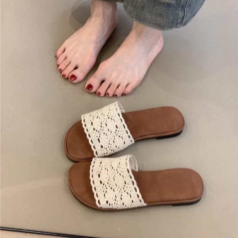Flat cool slippers 2025 summer French gentle fairy vacation beach word Roman sandals