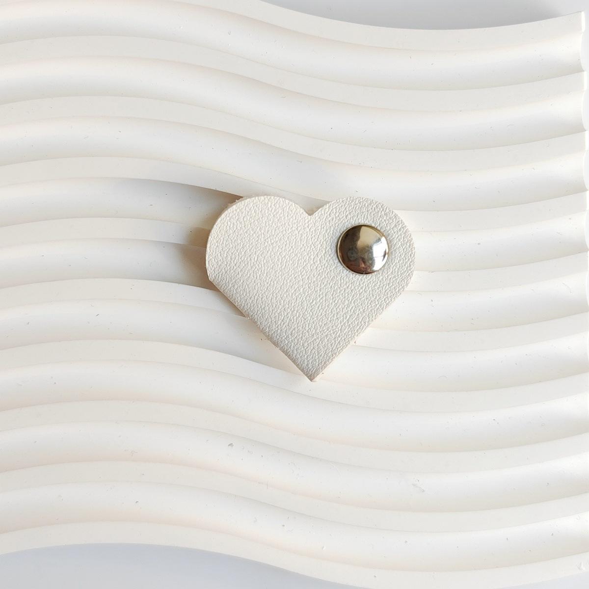 

Кожаный органайзер для кабеля в форме сердца, держатель для шнура наушников, система управления кабелями для наушников и зарядных устройств белый