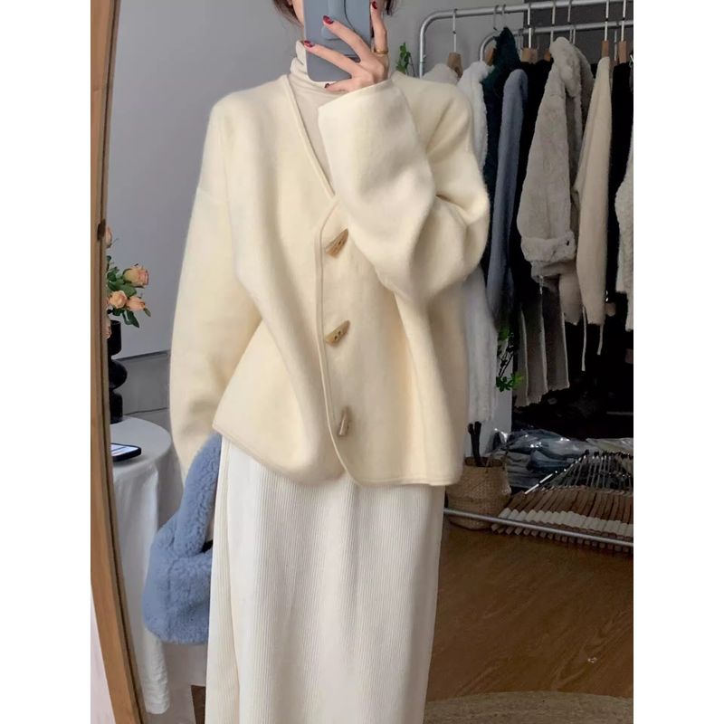 

Свитер Верхняя одежда Бестселлер Кардиган Мягкий Клейкий V-образный вырез Роговая пуговица Beige White S [Suggested 37.50 kg-45.00 kg]]