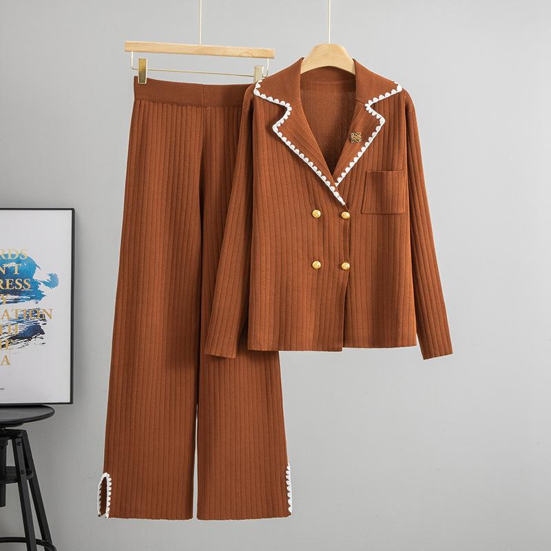A Fashionable Autumn and Winter Knitted Casual Slimming and Stylish Two-piece Set for Women