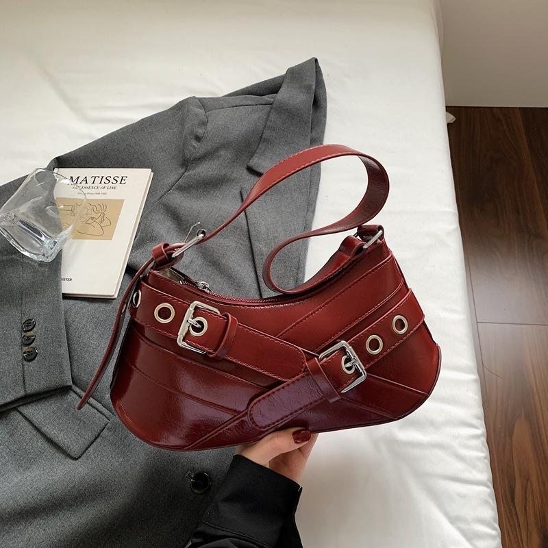 

Модный тренд сумка подмышку женская 2025 осень новая повседневная маленькая квадратная сумка нишевый зарубежный стиль простая сумка через плечо бордовый