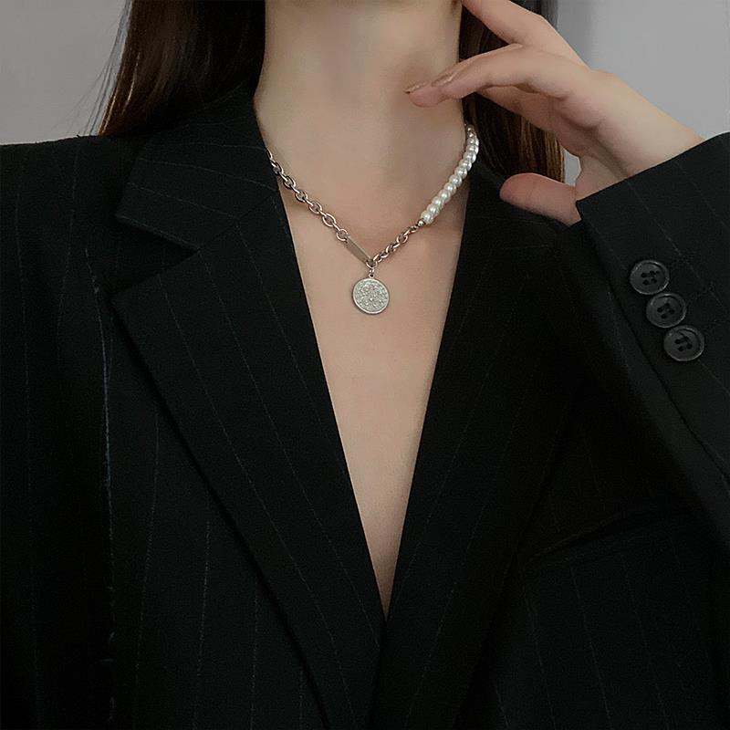 Four Pearl Pendant Necklace Women'S Light Luxury Niche Collarbone Chain Design Sense Simple Accessories