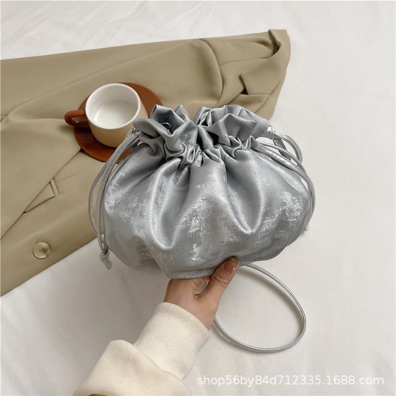 Hochwertige Textur kleine Tasche Damen 2025 neue Mode Strass Schulter Umhängetasche Nischendesign diamantbesetzte Achseltasche