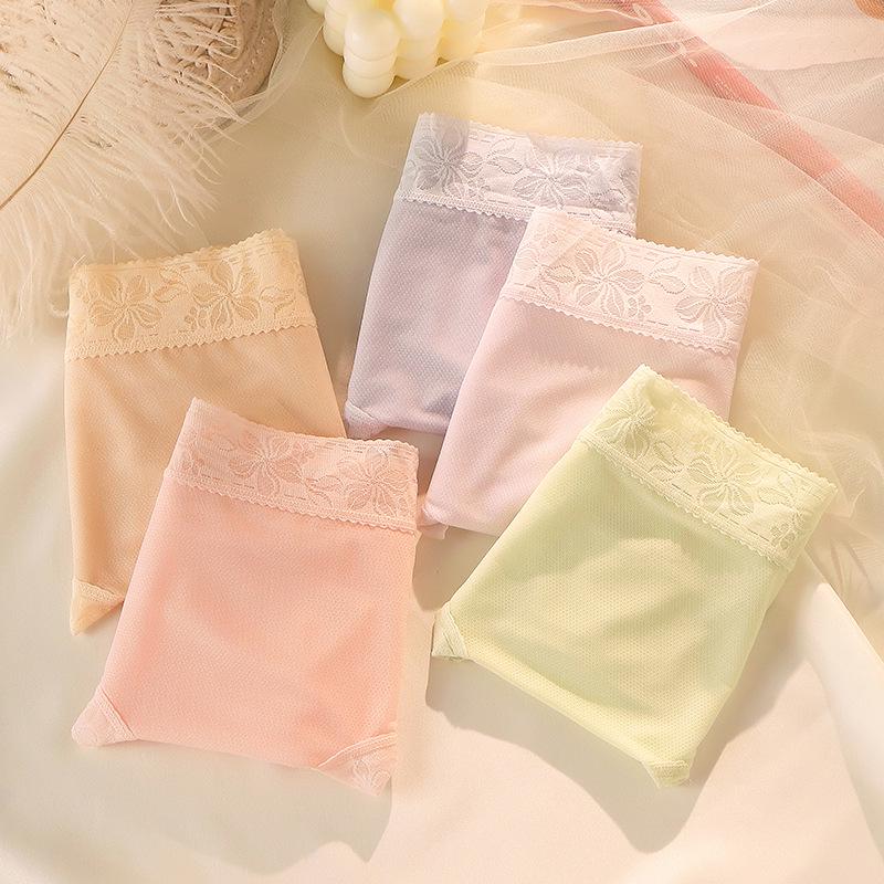 Breathable Women's Mulberry Silk Seamless Panties with Antibacterial Crotch - Lightweight and Invisible Summer Briefs