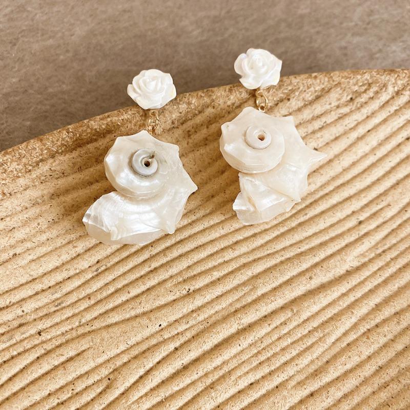 Bohemian shell pearl necklace earrings set, new holiday style niche design jewelry women