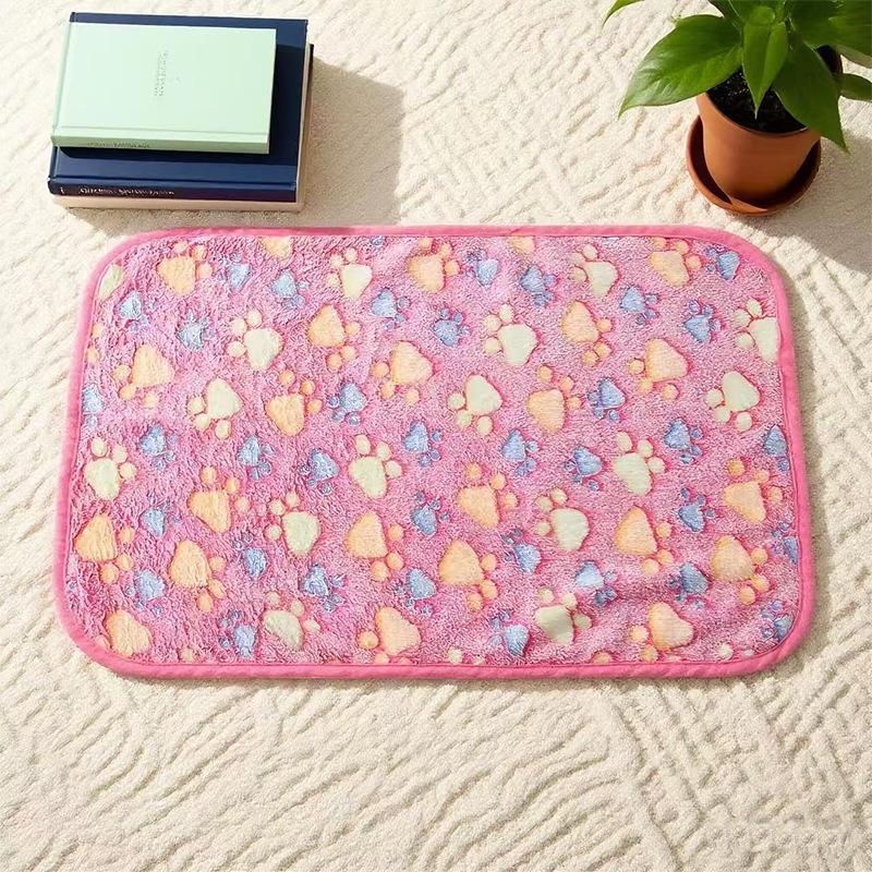 Pet Flannel Blanket: Cozy Quilt for Cats and Dogs - Autumn & Winter Style Bed Blanket and Sleeping Pad.