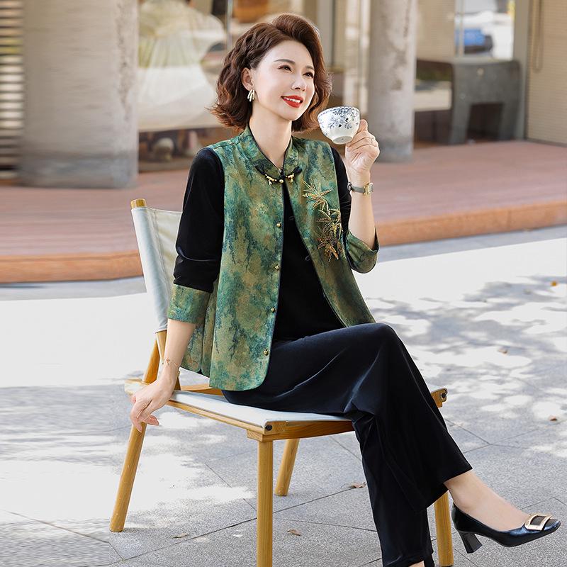 

Mother-in-law Spring Velvet Three-Piece Suit: Chinese Style Long Sleeve, Vest, and Wide Leg Pants for Middle-Aged and Elderly Women. XL