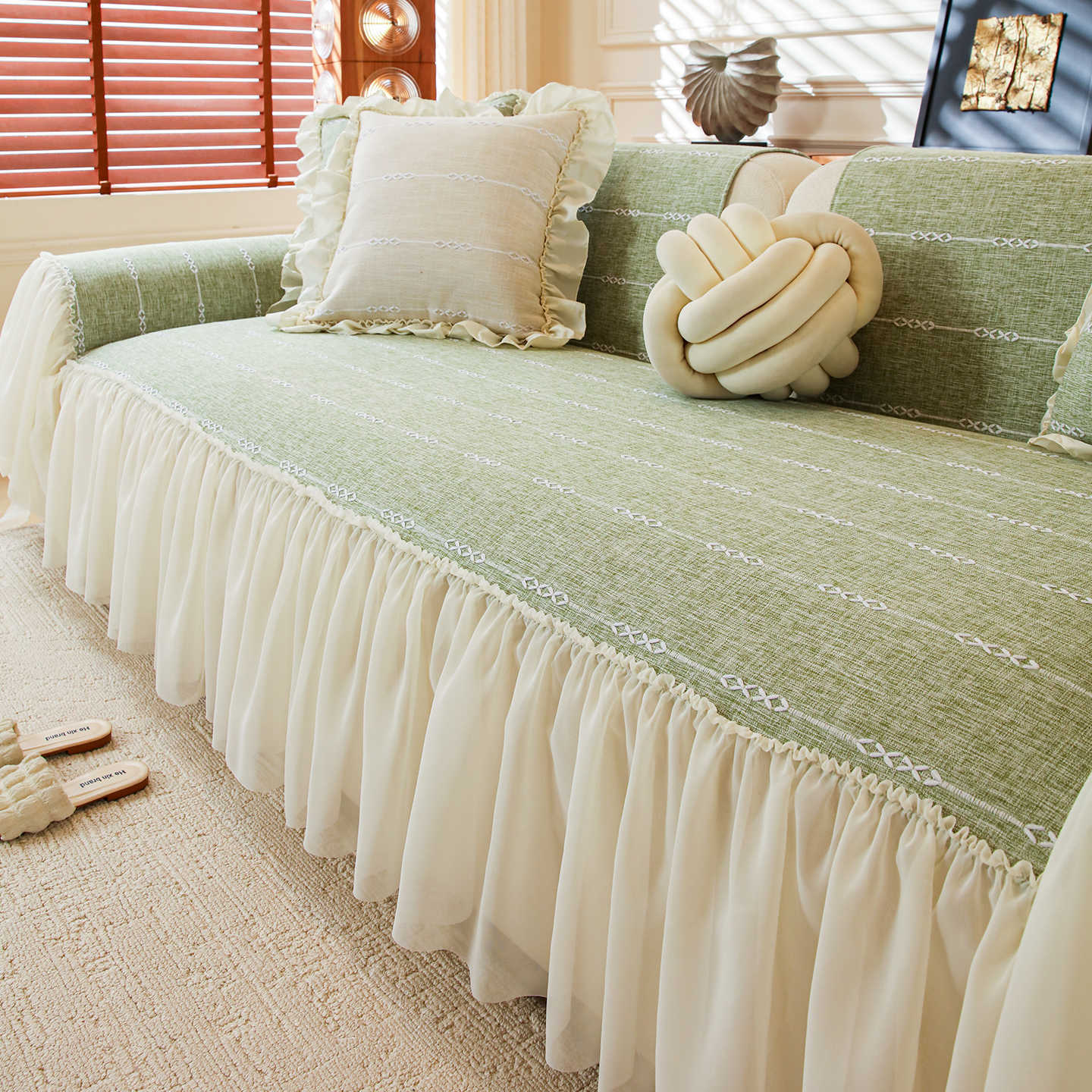 

Small fresh sofa cover 2025 new four-season universal non-slip sofa towel, a whole dust-proof full-cover universal blanket 65 * 70Cm (without skirt)