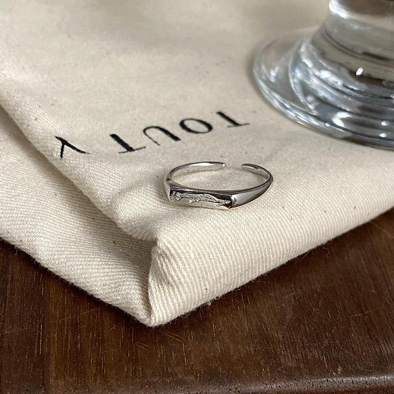 

Stylish Copper Open Ring With Captivating Rose Floral Design And Shine Crystal