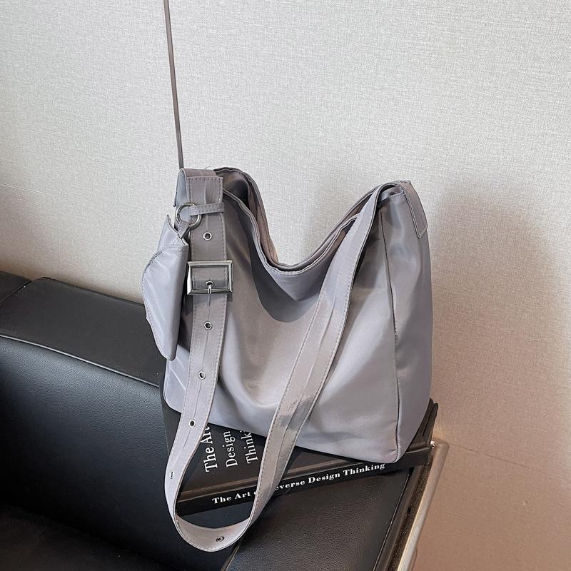Lazy wind bag women's new popular fashion versatile casual shoulder bag commuter messenger tote bag