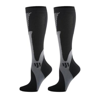 Breite Waden-Kompressionssocken in Übergröße reduzieren Schmerzen und Schwellungen. Große, elastische, atmungsaktive Drucksocken