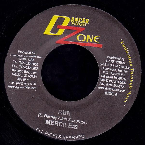 

7inch Record MERCILESS / KIPRICH & CHRIS HOWELL - Run / How You Fi Hype NONE Danger Danga Zo 2004 Jamaica Reggae, Ska & Dub Used