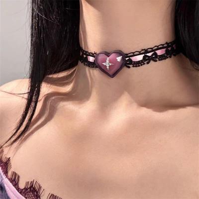 Naszyjnik Choker Koronkowy z Wisiorkiem Słodkie Serce - Fajny Styl dla Kobiet