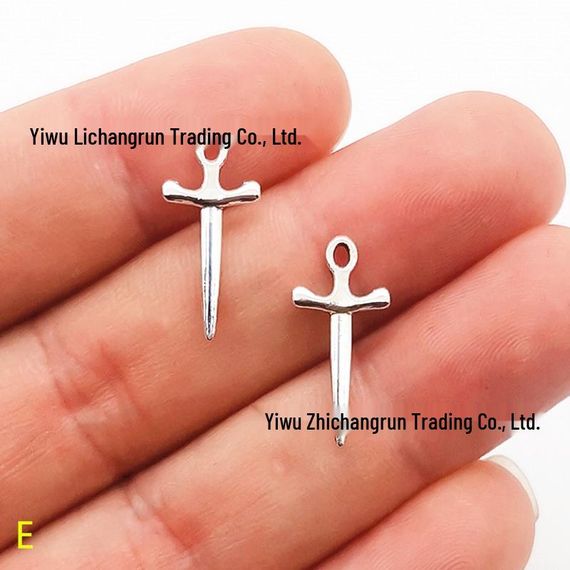 Retro Gotycki Miecz Sztylet Wisiorek DIY Stop Metalu Akcesoria Biżuteria