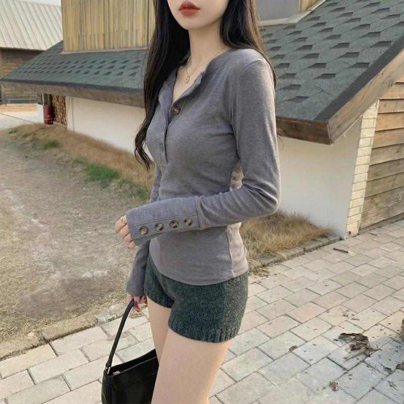 La Chapelle V-Neck Button-Up Long Sleeve T-Shirt