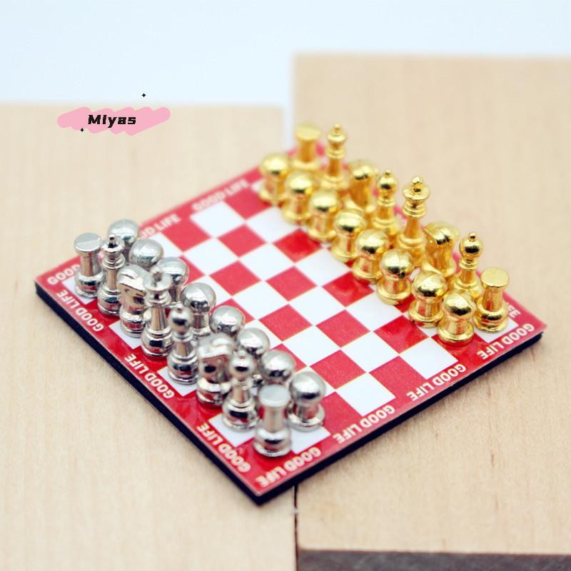 1/12 Scale Magnetic Mini Chess Board Game Red Table Model Scene Decoration for Dollhouse Simulated Accessories