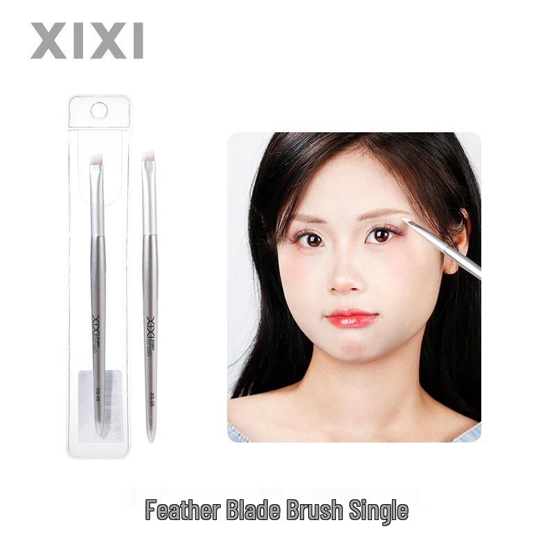 

xixi Angled Feather Blade Makeup Brush for Eyebrows, Face, Eyelid, and Under Eye - Beginner Tool.