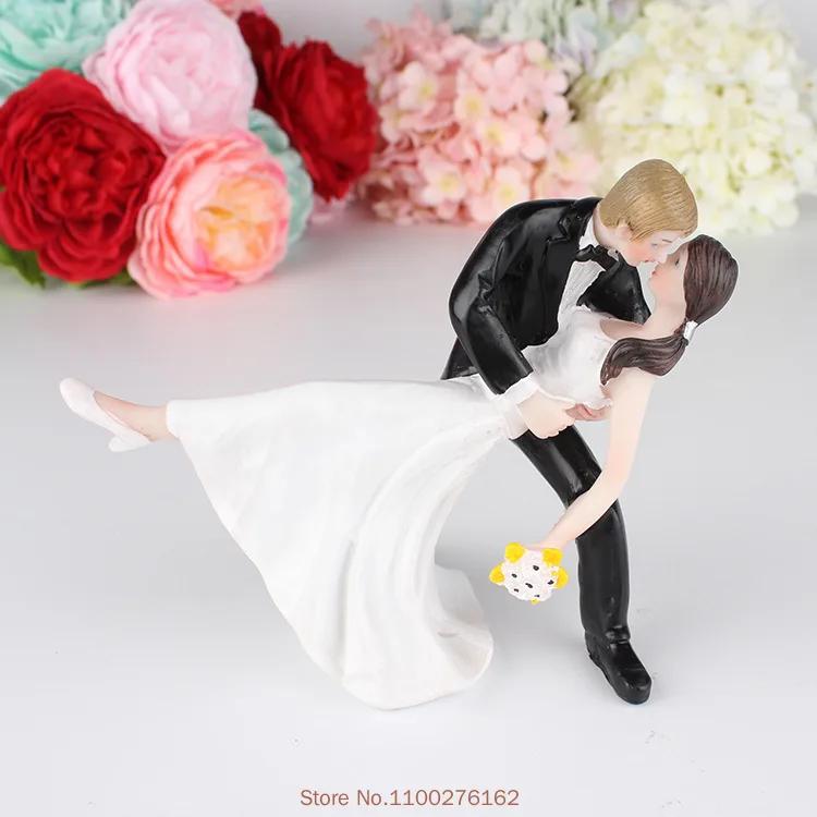Funny Wedding Cake Toppers Dolls Romantic Bride And Groom Figurines Stand Topper Decoration Supplies Marry Resin Figurine